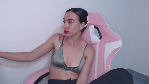 Snapshot of angel_girl10 chatting on 24, 11, 2025 Angel Girl online show from 24, 11, 2025