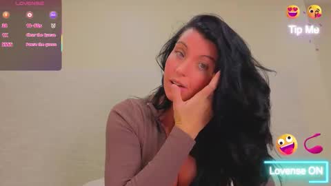 Snapshot of angel_ique chatting on 28, 3, 2026 angel_ique online show from 28, 3, 2026