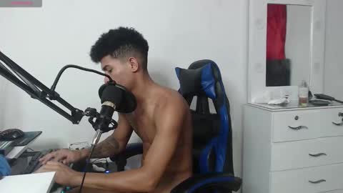 Snapshot of angel_latinguy chatting on 15, 10, 2025 Angel online show from 15, 10, 2025