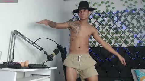 Snapshot of angel_latinguy chatting on 31, 10, 2025 Angel online show from 31, 10, 2025