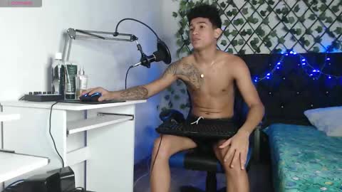 Snapshot of angel_latinguy chatting on 2, 11, 2025 Angel online show from 2, 11, 2025