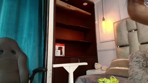 Nicolle  online show from 23, 1, 2025