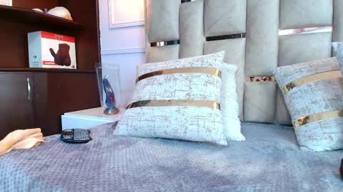 Nicolle  online show from 22, 2, 2025