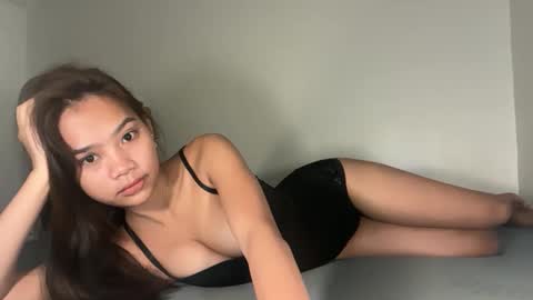 angel_petite07 online show from 17, 4, 2026