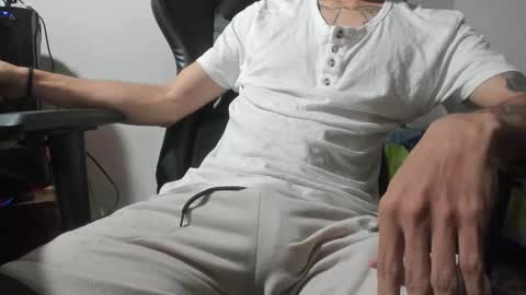 Snapshot of angel_straight chatting on 12, 11, 2025 angel_straight online show from 12, 11, 2025