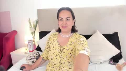 Snapshot of angel_velvet_ chatting on 10, 5, 2026 angel_velvet_ online show from 10, 5, 2026
