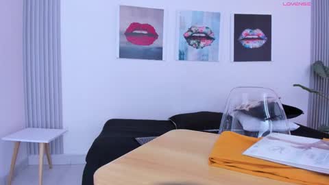 Snapshot of angela_donnato chatting on 5, 11, 2025 A N G E LA. online show from 5, 11, 2025