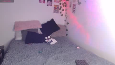 A N G E L A  E L L I S S   online show from 15, 9, 2025