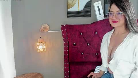 angela_nix online show from 15, 4, 2026