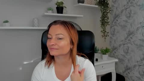 Snapshot of angela_samt chatting on 12, 9, 2025 Angela online show from 12, 9, 2025