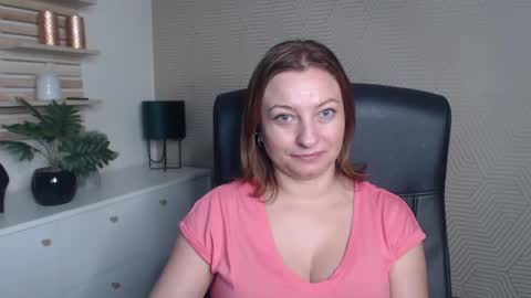 Snapshot of angela_samt chatting on 27, 10, 2025 Angela online show from 27, 10, 2025