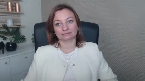 Snapshot of angela_samt chatting on 5, 11, 2025 Angela online show from 5, 11, 2025