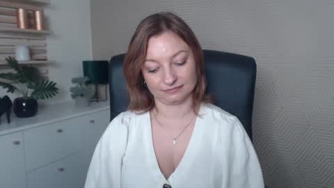 Snapshot of angela_samt chatting on 7, 11, 2025 Angela online show from 7, 11, 2025
