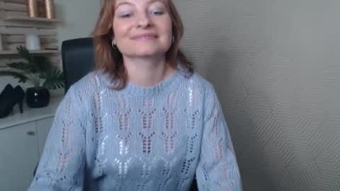 Snapshot of angela_samt chatting on 13, 11, 2025 Angela online show from 13, 11, 2025