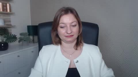 Snapshot of angela_samt chatting on 14, 11, 2025 Angela online show from 14, 11, 2025