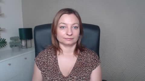 Snapshot of angela_samt chatting on 24, 11, 2025 Angela online show from 24, 11, 2025