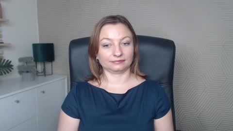 Snapshot of angela_samt chatting on 27, 11, 2025 Angela online show from 27, 11, 2025