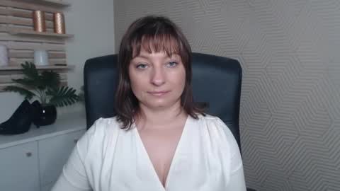Snapshot of angela_samt chatting on 15, 12, 2025 Angela online show from 15, 12, 2025