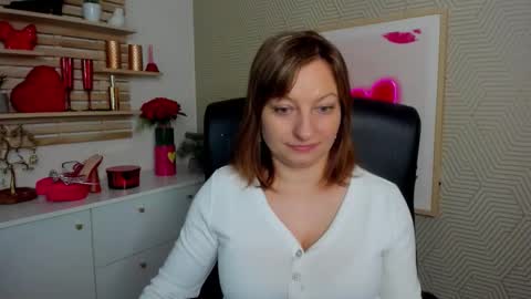 Snapshot of angela_samt chatting on 8, 4, 2026 Angela online show from 8, 4, 2026