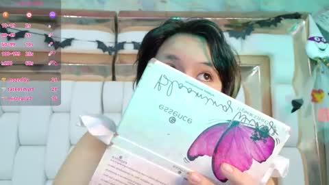 Snapshot of angelarumiee chatting on 7, 10, 2025 Angela online show from 7, 10, 2025