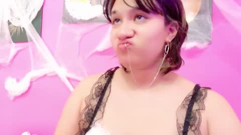 Snapshot of angelarumiee chatting on 12, 10, 2025 Angela online show from 12, 10, 2025