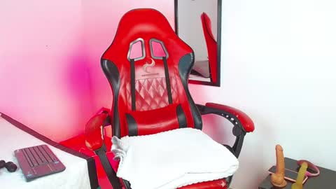 Snapshot of angelbacker chatting on 24, 11, 2025 Angel online show from 24, 11, 2025