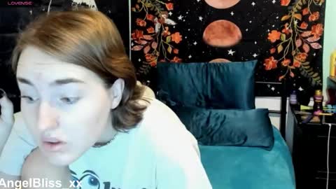 Snapshot of angelbliss_xx chatting on 18, 11, 2025 Angel online show from 18, 11, 2025