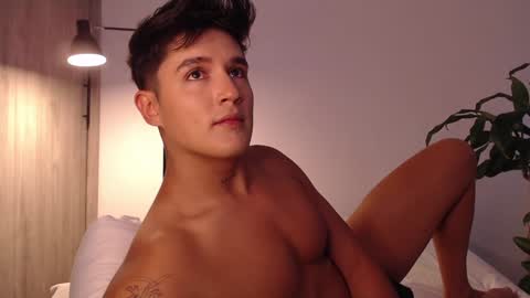 Snapshot of angelcossio chatting on 4, 12, 2024 Angel online show from 4, 12, 2024