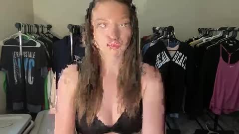 Snapshot of angelgrl444 chatting on 7, 1, 2025 Princess Peach online show from 7, 1, 2025