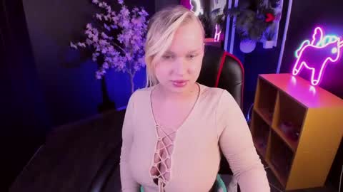 Snapshot of angelic_coy chatting on 26, 5, 2026 Angelic beauty online show from 26, 5, 2026