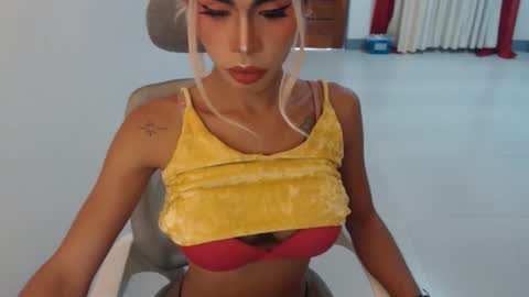 DIVINE ANGEL online show from 15, 9, 2025