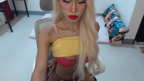 DIVINE ANGEL online show from 31, 1, 2026