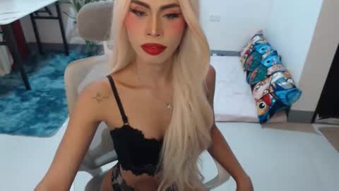 DIVINE ANGEL online show from 15, 2, 2026