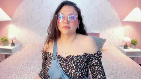 Snapshot of angelie_rosebrm chatting on 9, 4, 2026 Angelica online show from 9, 4, 2026