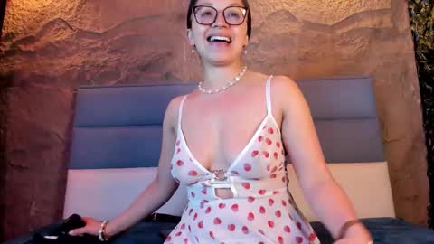 Snapshot of angelinablanc_ chatting on 7, 11, 2025 ANGELINA online show from 7, 11, 2025