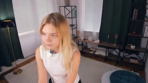 Snapshot of angelinahass chatting on 16, 4, 2026 Alice WOW online show from 16, 4, 2026