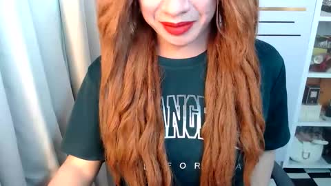 Snapshot of angelinnaxxx chatting on 5, 4, 2026 Anglina online show from 5, 4, 2026