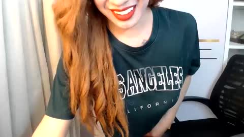 Snapshot of angelinnaxxx chatting on 8, 4, 2026 Anglina online show from 8, 4, 2026