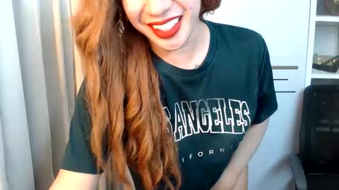 Snapshot of angelinnaxxx chatting on 11, 4, 2026 Anglina online show from 11, 4, 2026