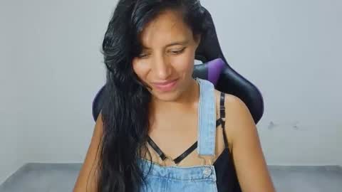 Snapshot of angelitaa_hot chatting on 14, 7, 2026 angela online show from 14, 7, 2026