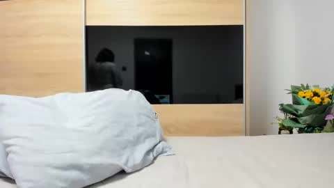 KrystyYo online show from 24, 1, 2025