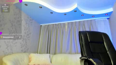 Snapshot of angelly_fox chatting on 28, 11, 2025 Angelli online show from 28, 11, 2025