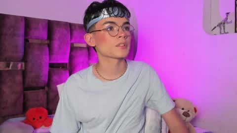 Snapshot of angelocute_ chatting on 3, 1, 2025 Angelo I work from home this is my room online show from 3, 1, 2025