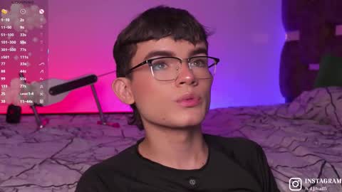 Snapshot of angelocute_ chatting on 17, 10, 2025 Angelo I work from home this is my room online show from 17, 10, 2025