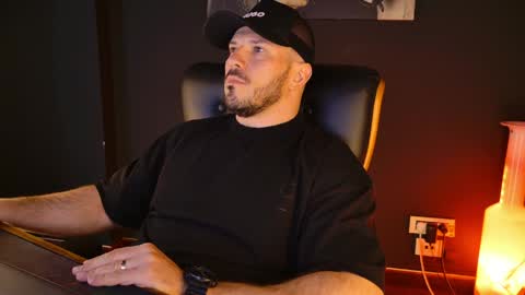 Snapshot of angeloeric chatting on 30, 4, 2026 BlackWolf online show from 30, 4, 2026