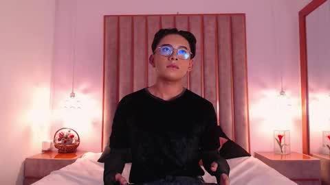 Snapshot of angelrosses chatting on 21, 12, 2025 Angel online show from 21, 12, 2025