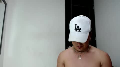 Snapshot of angels_0001 chatting on 16, 1, 2025 angels_0001 online show from 16, 1, 2025