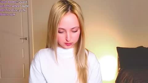 Snapshot of angelxloe chatting on 3, 2, 2026 Im Chloe i do FLASH BOOBS for new fan club online show from 3, 2, 2026