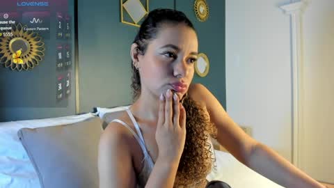 Snapshot of angie_leonn chatting on 10, 4, 2026 A N G I E online show from 10, 4, 2026