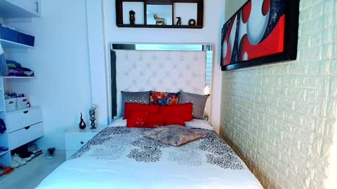 laura  online show from 6, 11, 2025